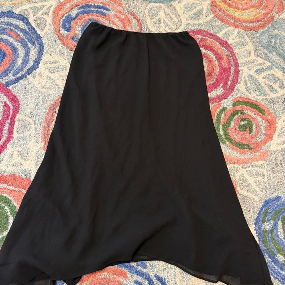 Super cute black midi skirt